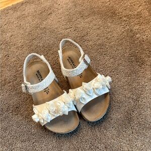 MonnaLisa Cream Floral Kids Sandals. Size 27 ( Toddler 10c)